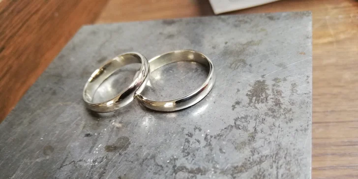 Vyrobte si vlastní šperk: 3hodinový individuální kurz se zlatnicí