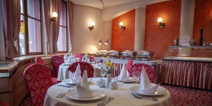 Relax ve Varech u kolonády: 4* hotel s polopenzí, wellness i procedurami