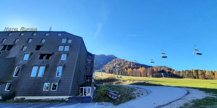 Zimní pobyt ve Slovinsku o pololetních prázdninách: hotel Alpina u sjezdovky, snídaně i skipas