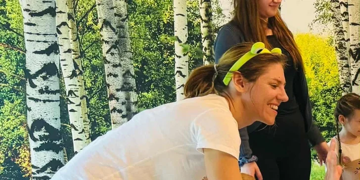 Hravé lekce angličtiny a pohybu: pro rodiče s dětmi od 6 měsíců, 2–⁠⁠⁠⁠⁠⁠15 lekcí