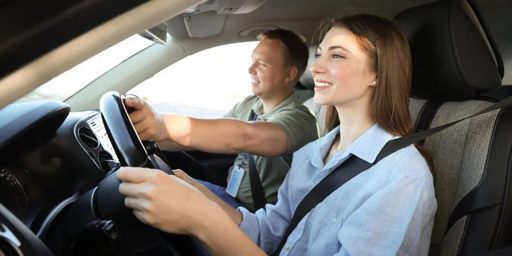 Rezervační poplatek na absolvování autoškoly a získání řidičského oprávnění sk. B