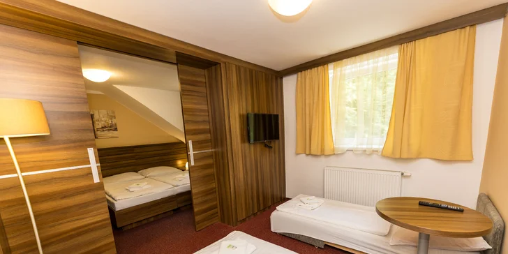 Ráj všech výletníků: penzion u Náchoda s polopenzí a venkovním bazénem