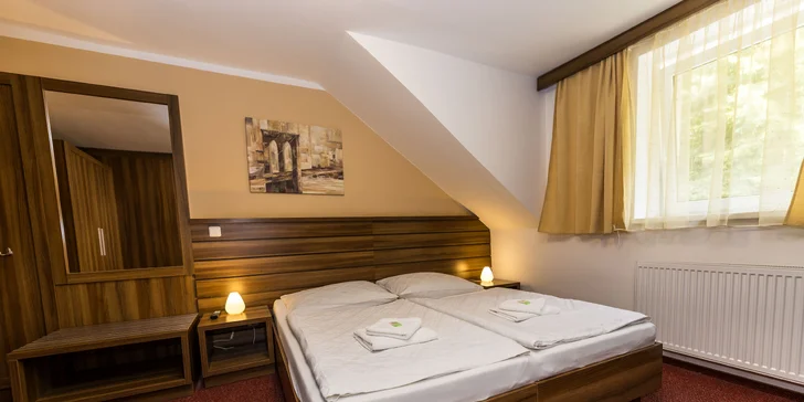 Ráj všech výletníků: penzion u Náchoda s polopenzí a venkovním bazénem