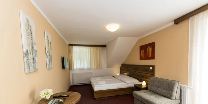 Ráj všech výletníků: penzion u Náchoda s polopenzí a venkovním bazénem