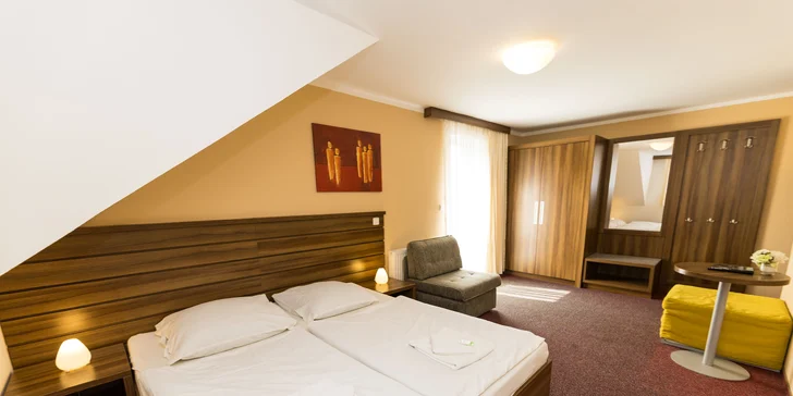 Ráj všech výletníků: penzion u Náchoda s polopenzí a venkovním bazénem