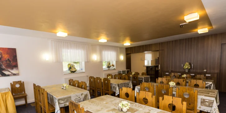 Ráj všech výletníků: penzion u Náchoda s polopenzí a venkovním bazénem