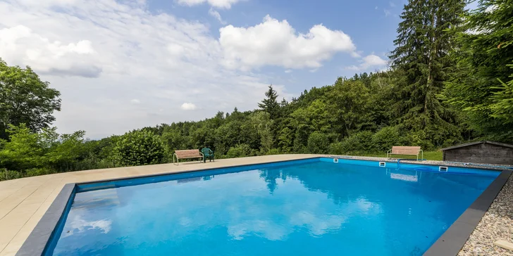 Ráj všech výletníků: penzion u Náchoda s polopenzí a venkovním bazénem