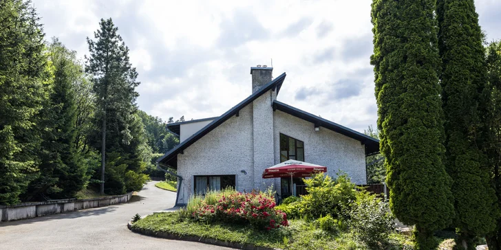 Ráj všech výletníků: penzion u Náchoda s polopenzí a venkovním bazénem