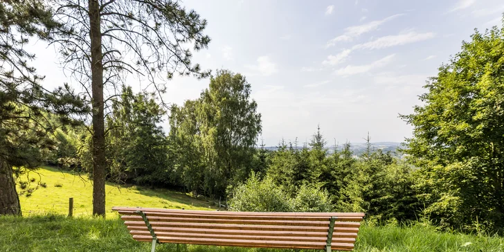 Ráj všech výletníků: penzion u Náchoda s polopenzí a venkovním bazénem