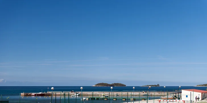 Relaxujte na Istrii: 3* resort přímo u pláže, snídaně nebo polopenze, bazén