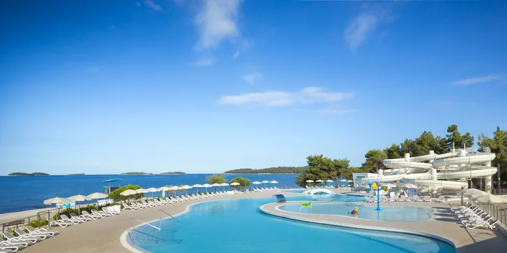 Relaxujte na Istrii: 3* resort přímo u pláže, snídaně nebo polopenze, bazén