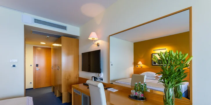 Dovolená v chorvatském Gradacu: 4* hotel u pláže, se snídaní či polopenzí