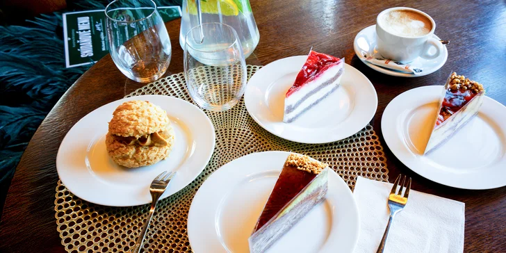 Káva a dezert nebo croissant pro 1 nebo 2 osoby v kavárně Broadway