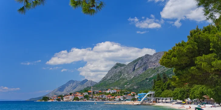 Dovolená v chorvatském Gradacu: 4* hotel u pláže, se snídaní či polopenzí