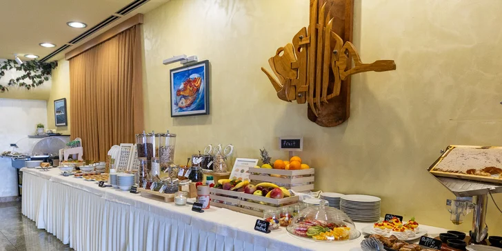 Dovolená v chorvatském Gradacu: 4* hotel u pláže, se snídaní či polopenzí