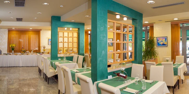 Dovolená v chorvatském Gradacu: 4* hotel u pláže, se snídaní či polopenzí