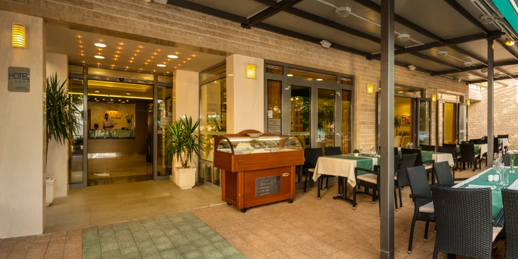 Dovolená v chorvatském Gradacu: 4* hotel u pláže, se snídaní či polopenzí