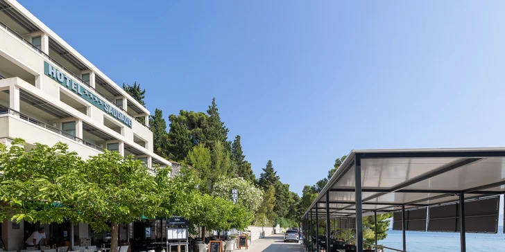 Dovolená v chorvatském Gradacu: 4* hotel u pláže, se snídaní či polopenzí