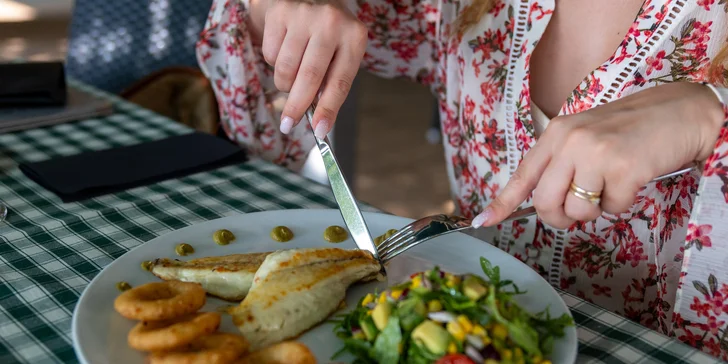 Dovolená v chorvatském Gradacu: 4* hotel u pláže, se snídaní či polopenzí