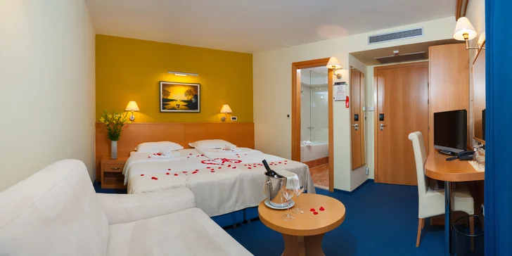 Dovolená v chorvatském Gradacu: 4* hotel u pláže, se snídaní či polopenzí