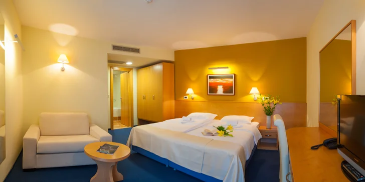 Dovolená v chorvatském Gradacu: 4* hotel u pláže, se snídaní či polopenzí