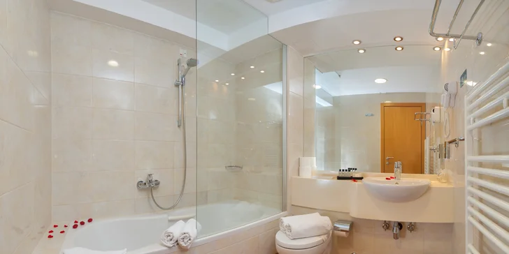 Dovolená v chorvatském Gradacu: 4* hotel u pláže, se snídaní či polopenzí