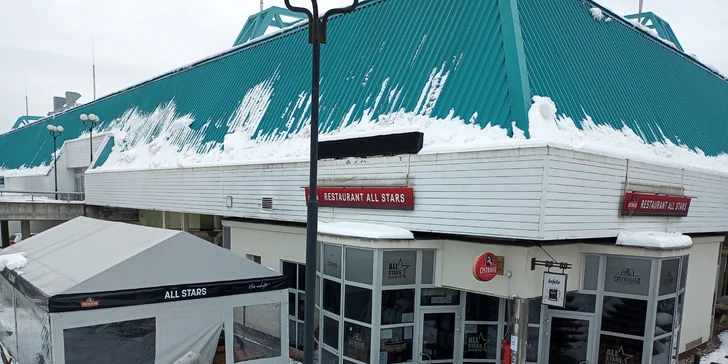 Jedna nebo dvě pizzy o průměru 33 cm podle výběru ze 17 druhů