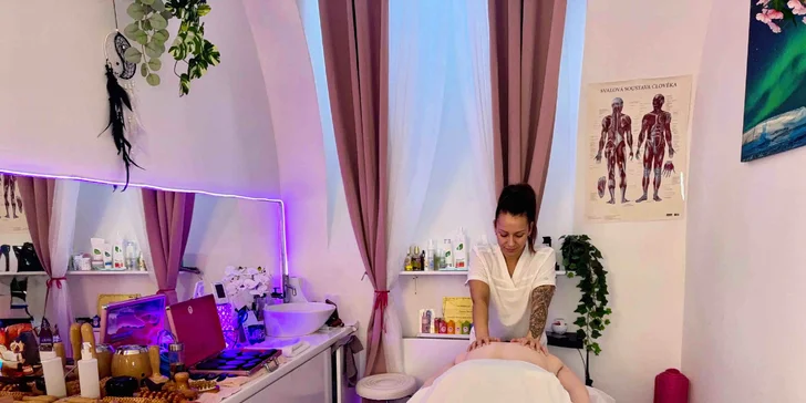 Relaxační masáž lávovými kameny v centru Prahy: 60 nebo 90 min.