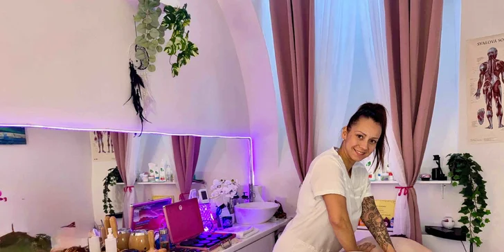 Relaxační masáž lávovými kameny v centru Prahy: 60 nebo 90 min.