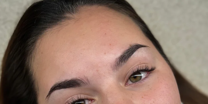 Krásnější řasy a obočí: laminace, lash lifting i prodloužení metodou řasa na řasu