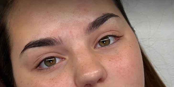 Krásnější řasy a obočí: laminace, lash lifting i prodloužení metodou řasa na řasu