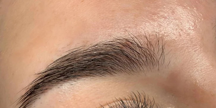 Krásnější řasy a obočí: laminace, lash lifting i prodloužení metodou řasa na řasu