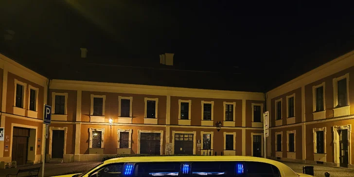 Jízda limuzínou na 1-3 hodiny: zážitek až pro 8 osob, láhev sektu v ceně