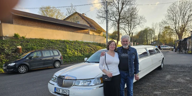 Jízda limuzínou na 1-3 hodiny: zážitek až pro 8 osob, láhev sektu v ceně