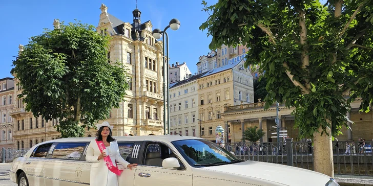 Jízda limuzínou na 1-3 hodiny: zážitek až pro 8 osob, láhev sektu v ceně