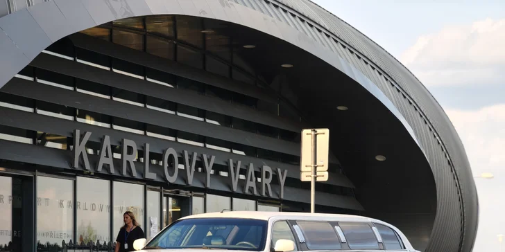 Jízda limuzínou na 1-3 hodiny: zážitek až pro 8 osob, láhev sektu v ceně