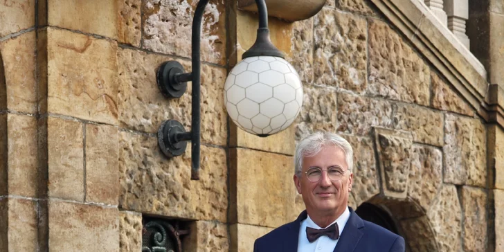 Jízda limuzínou na 1-3 hodiny: zážitek až pro 8 osob, láhev sektu v ceně