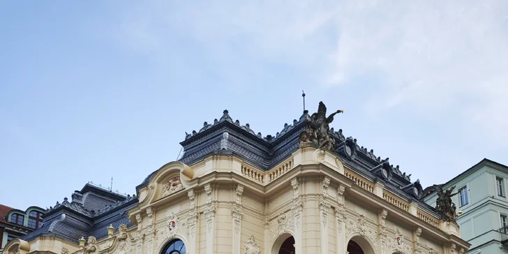 Jízda limuzínou na 1-3 hodiny: zážitek až pro 8 osob, láhev sektu v ceně