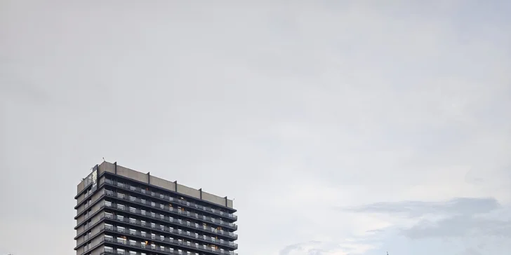 Jízda limuzínou na 1-3 hodiny: zážitek až pro 8 osob, láhev sektu v ceně