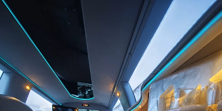 Jízda limuzínou na 1-3 hodiny: zážitek až pro 8 osob, láhev sektu v ceně