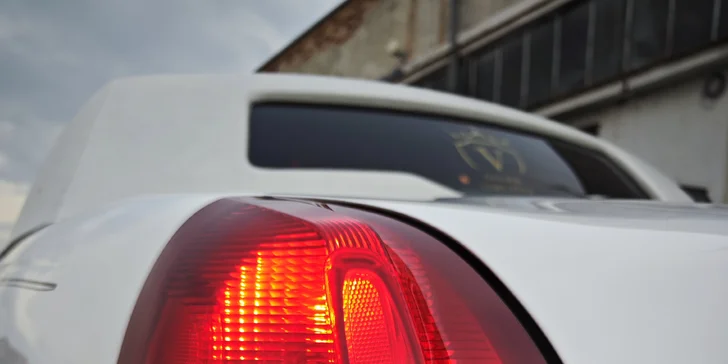 Jízda limuzínou na 1-3 hodiny: zážitek až pro 8 osob, láhev sektu v ceně