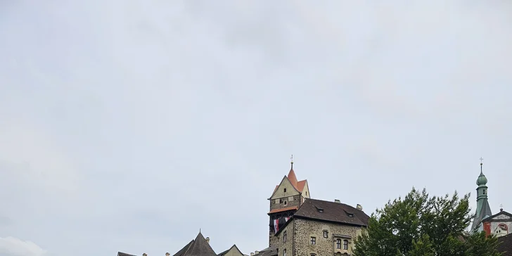 Jízda limuzínou na 1-3 hodiny: zážitek až pro 8 osob, láhev sektu v ceně