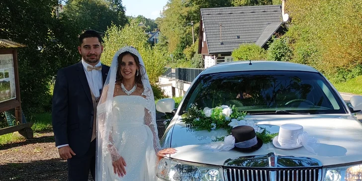 Jízda limuzínou na 1-3 hodiny: zážitek až pro 8 osob, láhev sektu v ceně