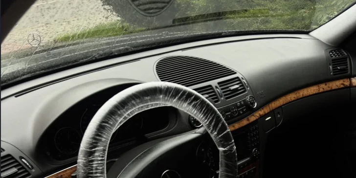 Detailní čištění auta: interiér vč. tepování, exteriér, ozon i kompletní balíček