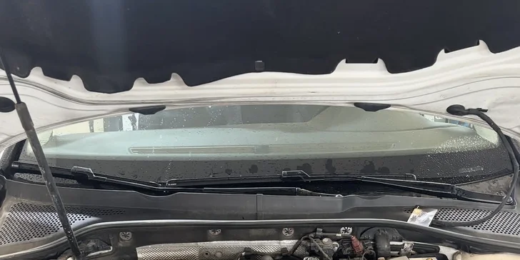 Detailní čištění auta: interiér vč. tepování, exteriér, ozon i kompletní balíček