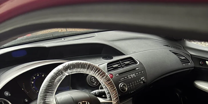 Detailní čištění auta: interiér vč. tepování, exteriér, ozon i kompletní balíček