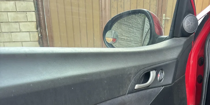 Detailní čištění auta: interiér vč. tepování, exteriér, ozon i kompletní balíček