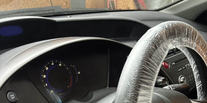 Detailní čištění auta: interiér vč. tepování, exteriér, ozon i kompletní balíček