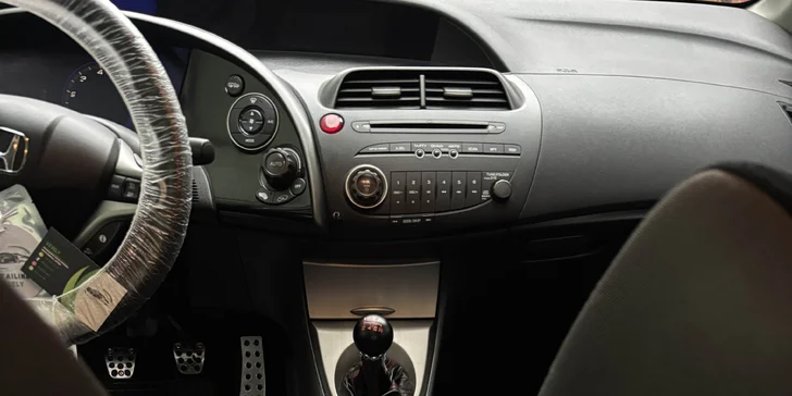 Detailní čištění auta: interiér vč. tepování, exteriér, ozon i kompletní balíček