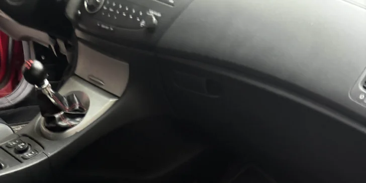 Detailní čištění auta: interiér vč. tepování, exteriér, ozon i kompletní balíček